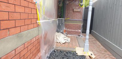 Workiste photo showing how walls are covered during works on the wooden arc